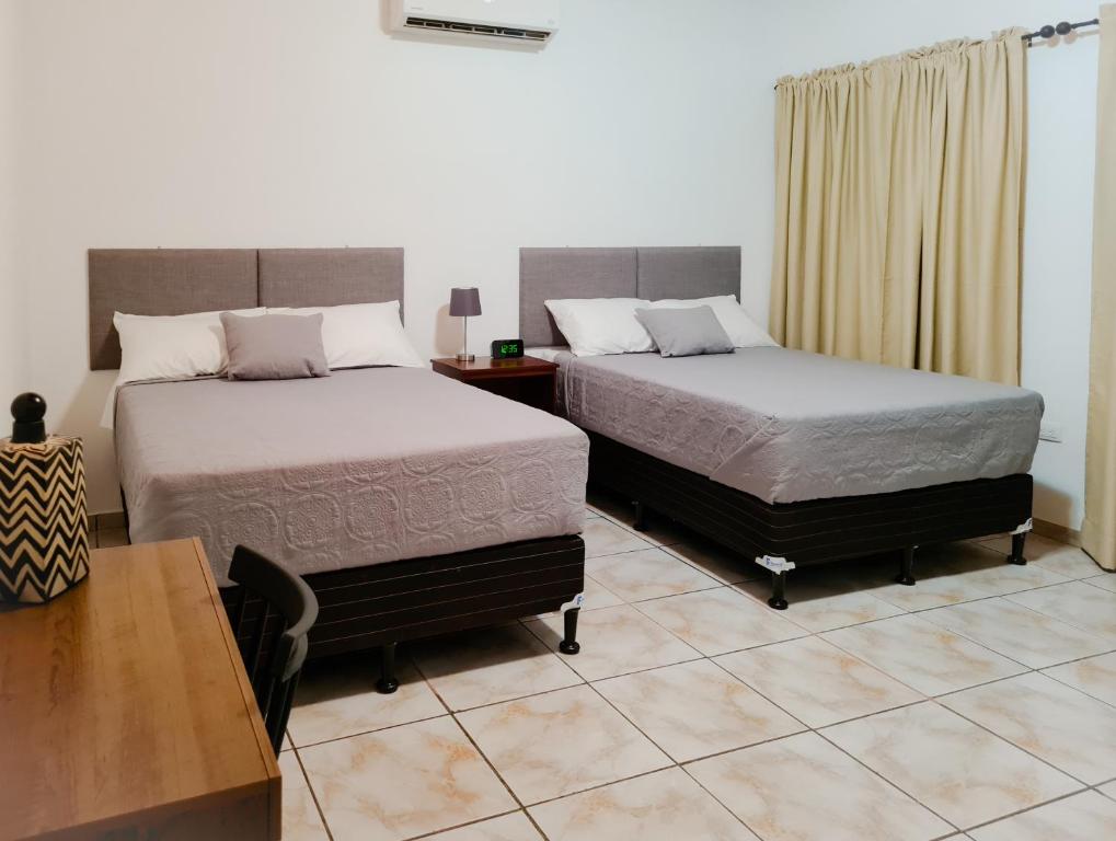 Postel nebo postele na pokoji v ubytování Helechos Hotel