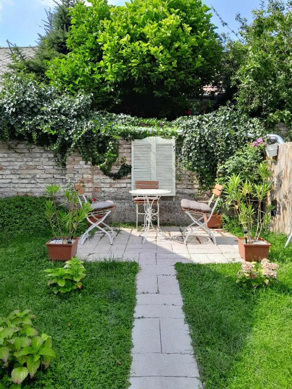 Zahrada ubytování Edina Vintage Vendégház