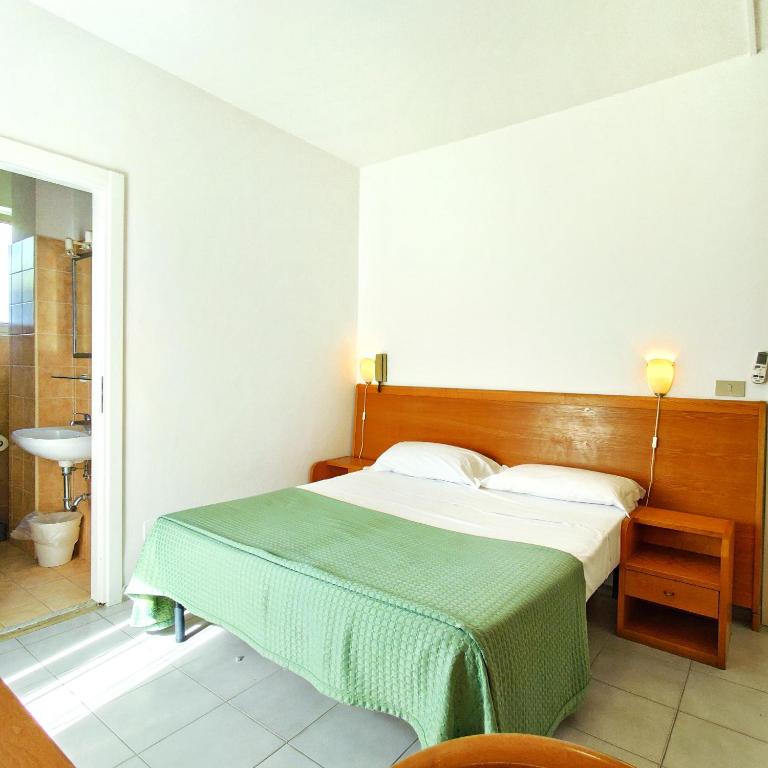 Postel nebo postele na pokoji v ubytování Piccolo Hotel
