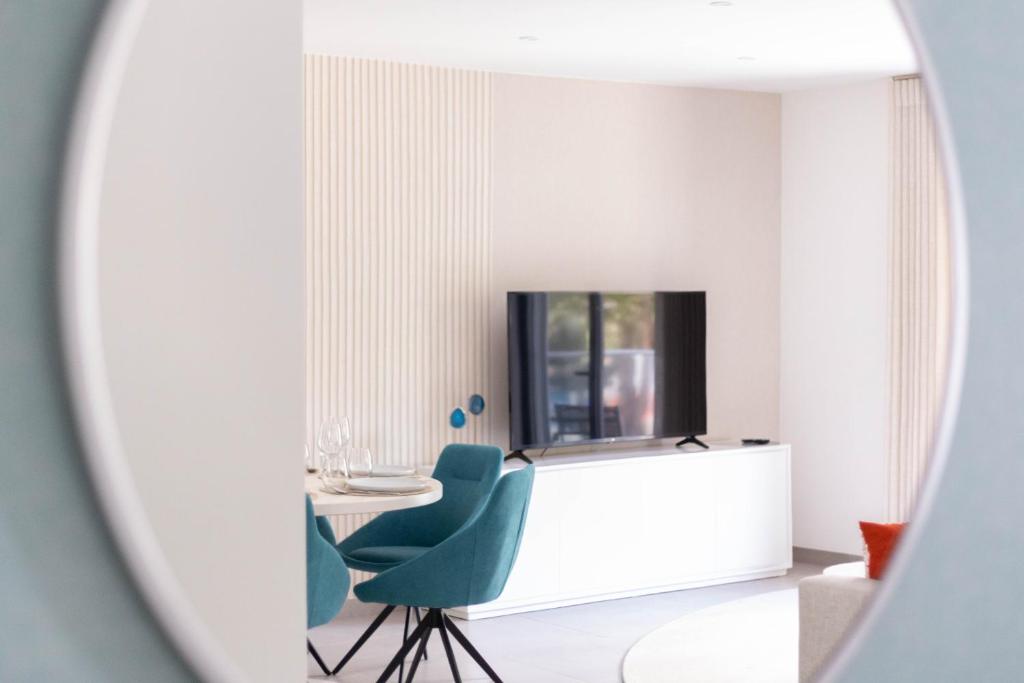TV a/nebo společenská místnost v ubytování Orange Boutique Residence - Casa Luis Camões