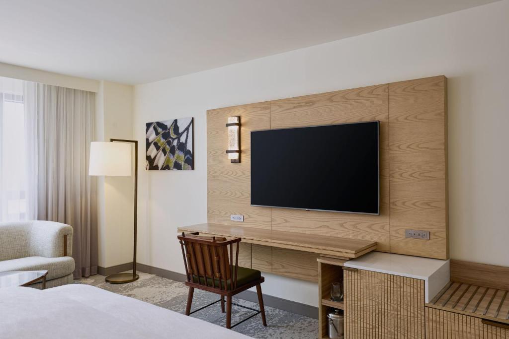 The Westin Los Angeles Airport - Deluxe, Guest Room, 1 King