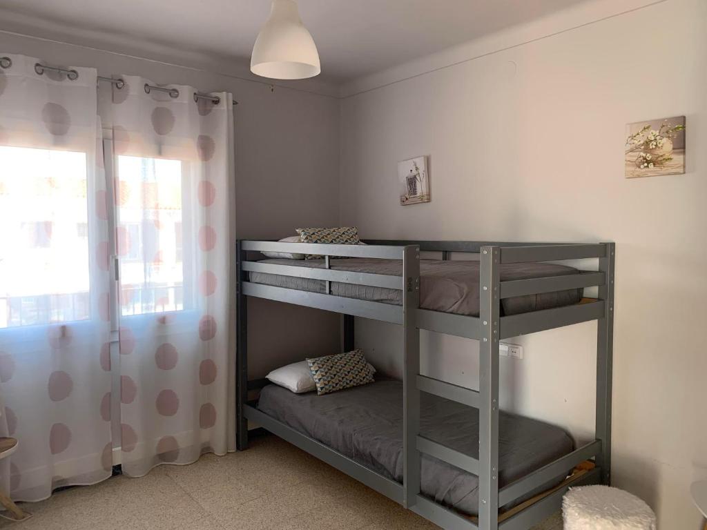 Posteľ alebo postele v izbe v ubytovaní Cosy apartment of l'Escala Beach
