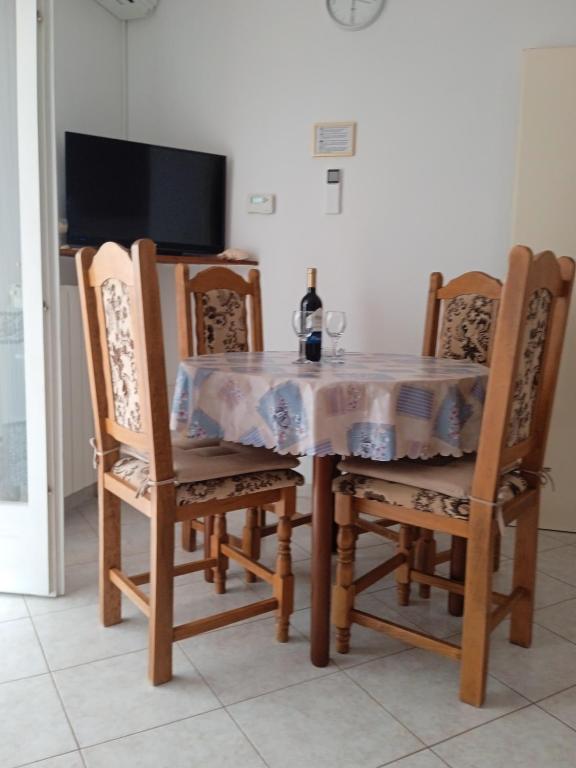 TV a/nebo společenská místnost v ubytování Apartmani Vesna