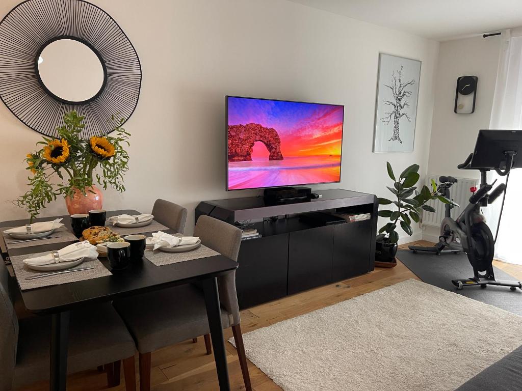 Photo inspiration: Picture Idea: Peloton Organic Health Apartment In Angel Old Street Islington