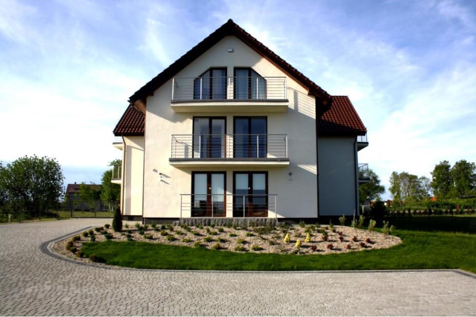 a large white house with a circular driveway at Willa Grande in Jastrzębia Góra