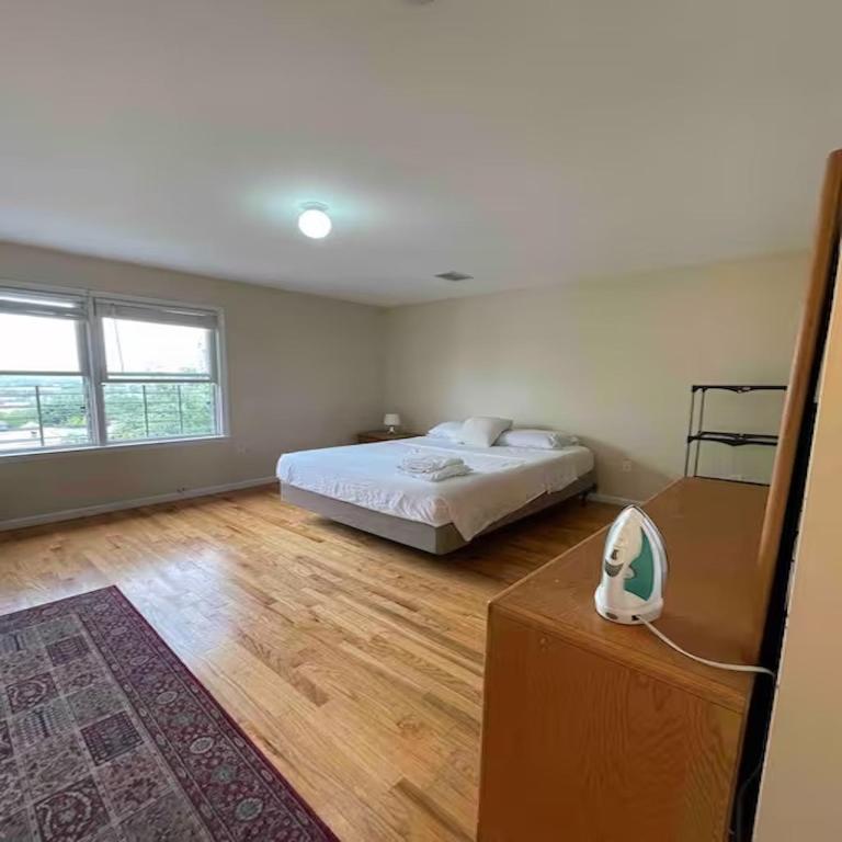 Business & Family Friendly Balcony Jacuzzi Free Park photo