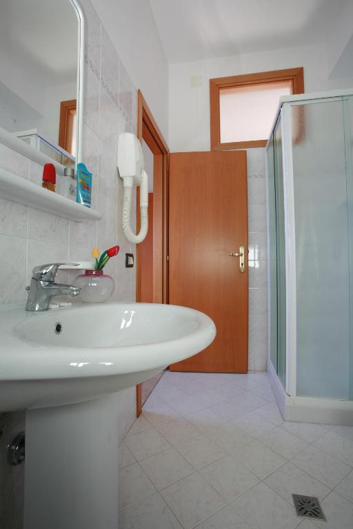 Koupelna v ubytování Hotel Letizia