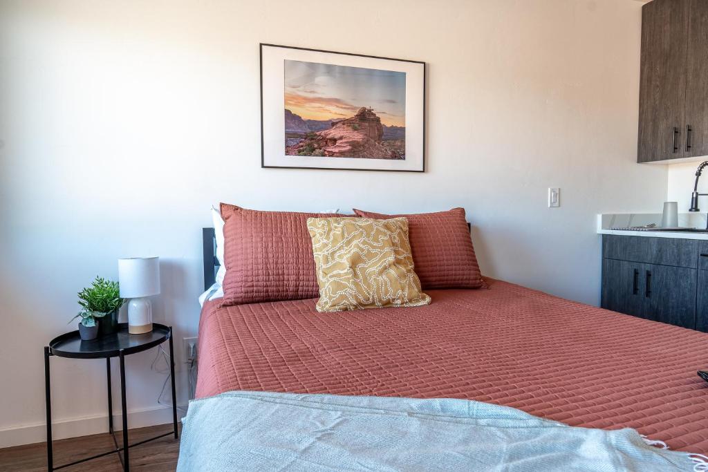 Postel nebo postele na pokoji v ubytování Casitas at Capitol Reef