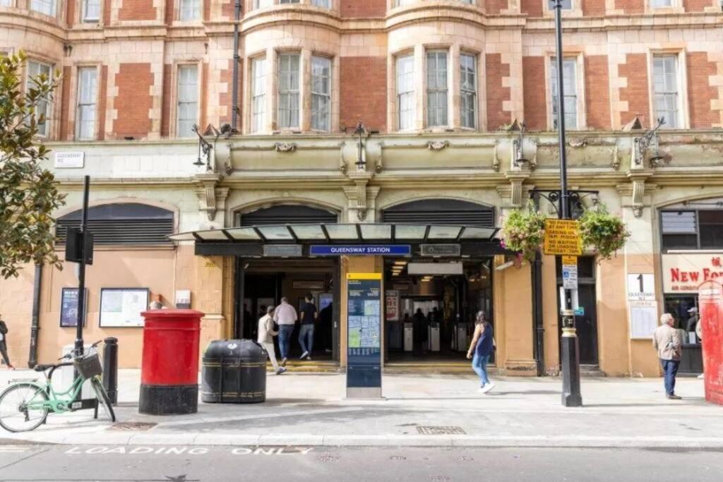 Hosté ubytování Modern Hyde Park Home with Private Entrance & Private Back Patio near Bayswater & Paddington Stations