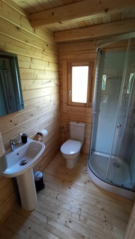 A bathroom at Happy Cottage