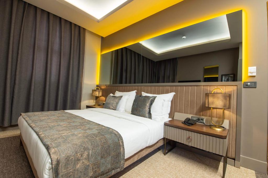 Four Mansions Hotel - 19