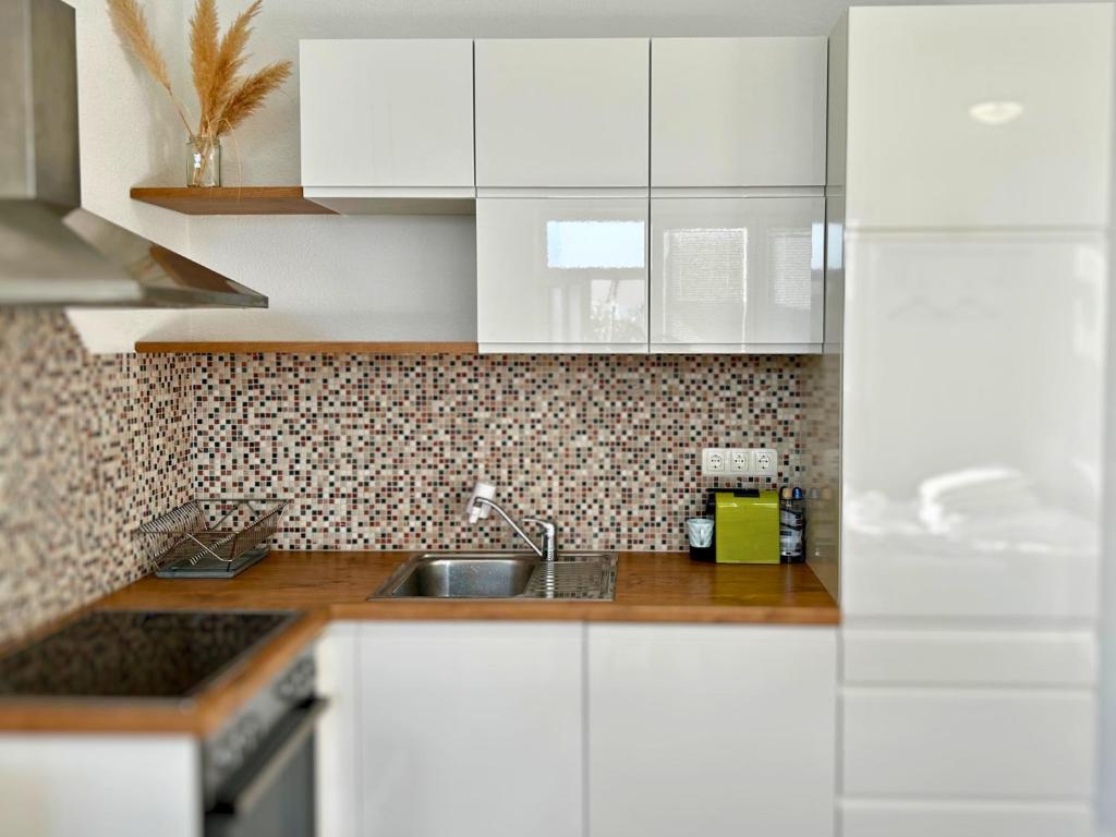 Kuchyňa alebo kuchynka v ubytovaní Apartment Pineapple