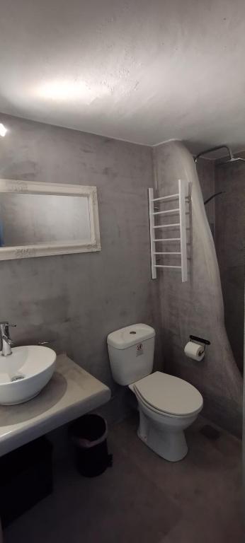 Koupelna v ubytování Ammos Luxury Studios
