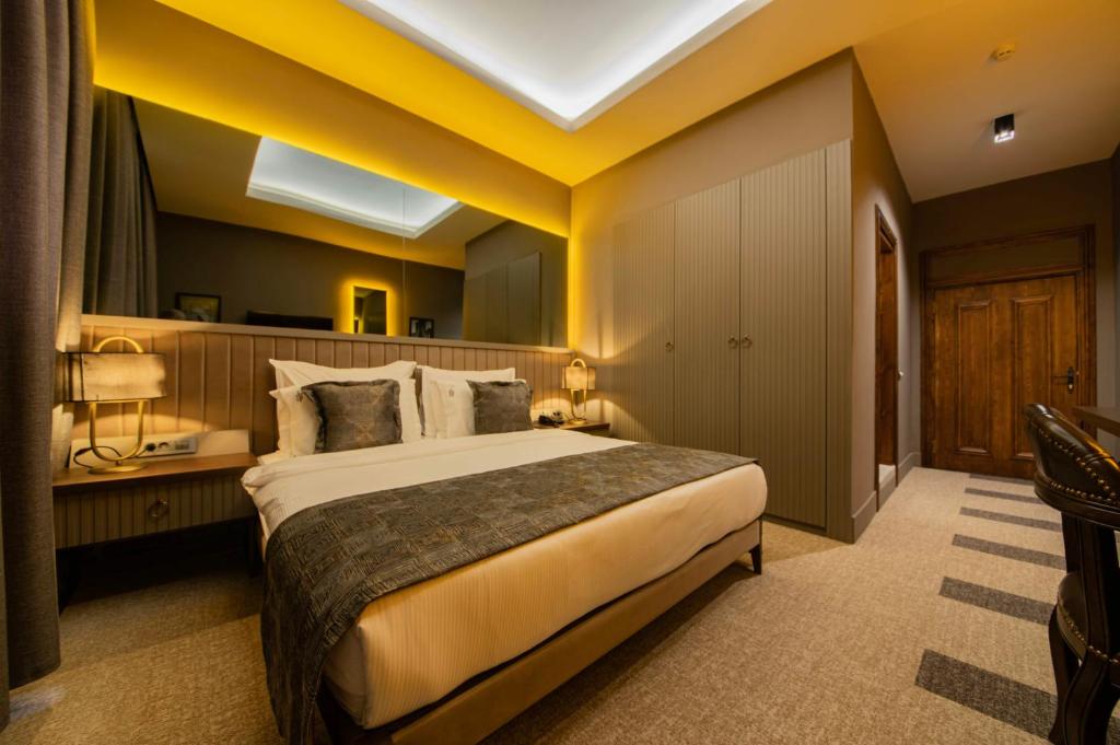 Four Mansions Hotel - 16