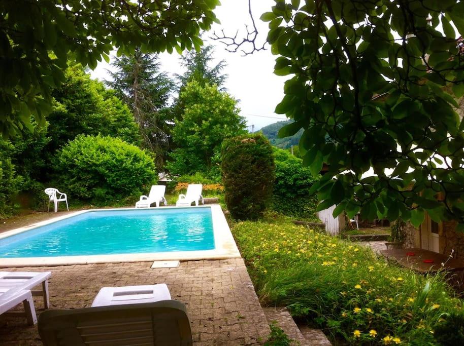 Πισίνα στο ή κοντά στο GRANDE MAISON FAMILIALE EN PIERRES SUD ARDÈCHE