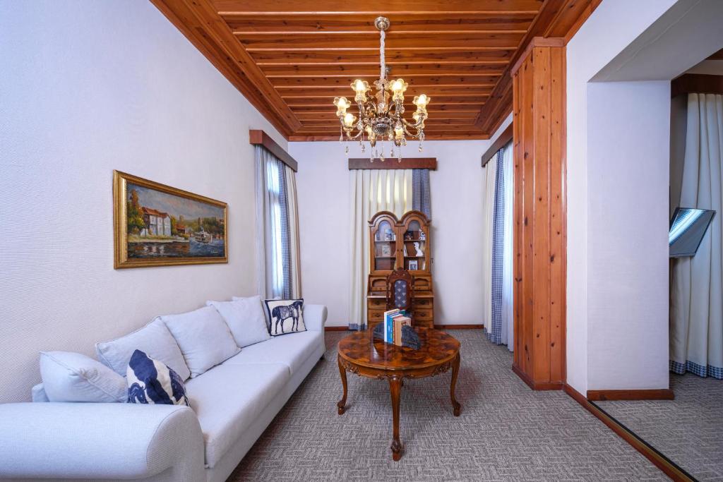 Hotel Bosnali - Suite Con Balcón