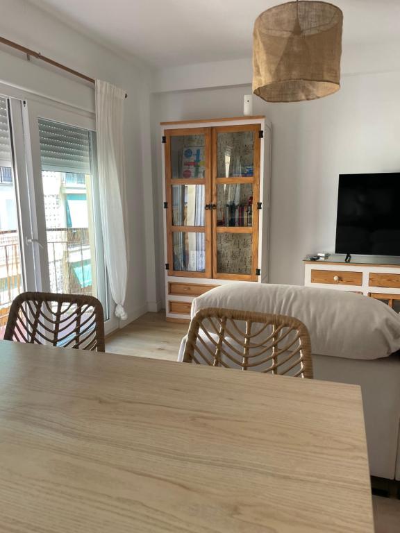Televízia a/alebo spoločenská miestnosť v ubytovaní Exclusivo apartamento cerca de la playa