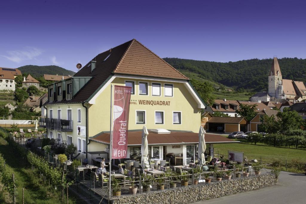 Nespecifikovaný výhled na hory nebo výhled na hory při pohledu z hotelu