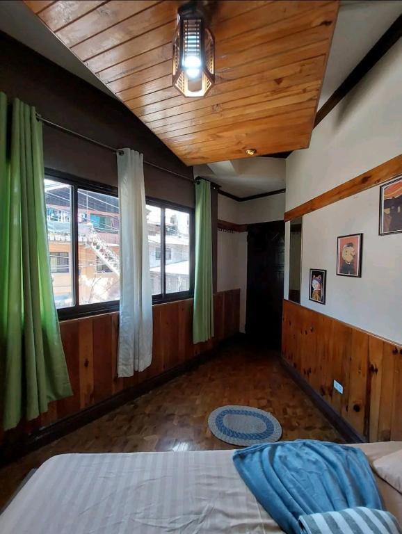 Postel nebo postele na pokoji v ubytování Simple Room in a Transient House