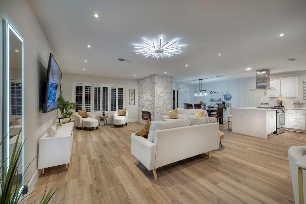 Single Story minutes from Summerlin with RV Parking & Dog Friendly photo
