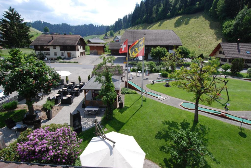 Nespecifikovaný výhled na hory nebo výhled na hory při pohledu z hotelu