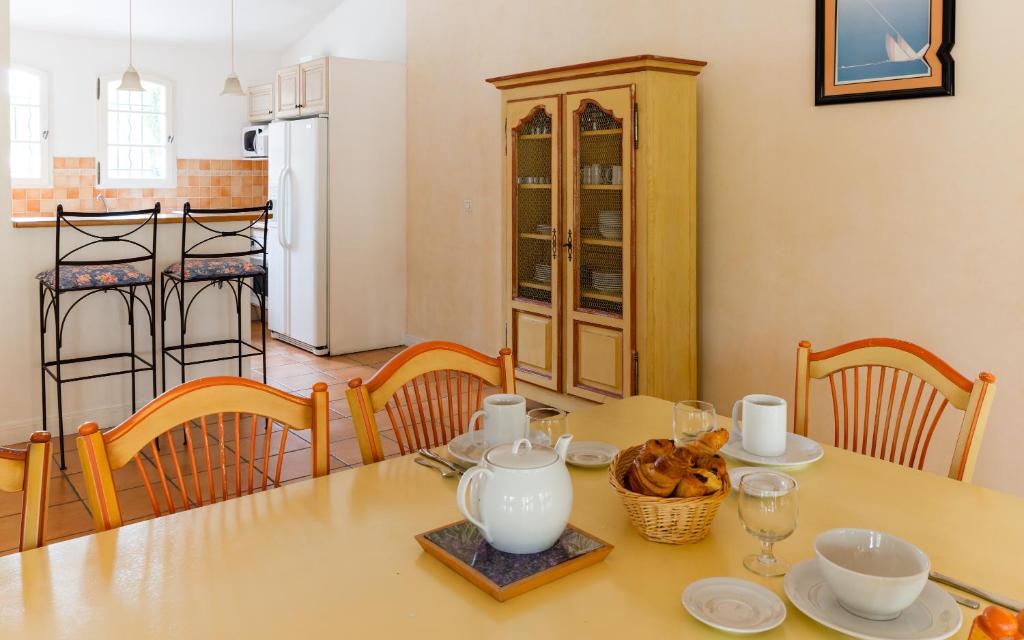 Kuchyň nebo kuchyňský kout v ubytování Lagrange Vacances Domaine de Fayence
