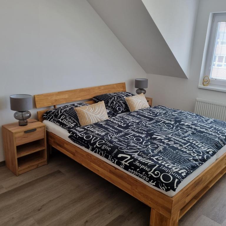 Posteľ alebo postele v izbe v ubytovaní Černá Růže- Apartmán 5