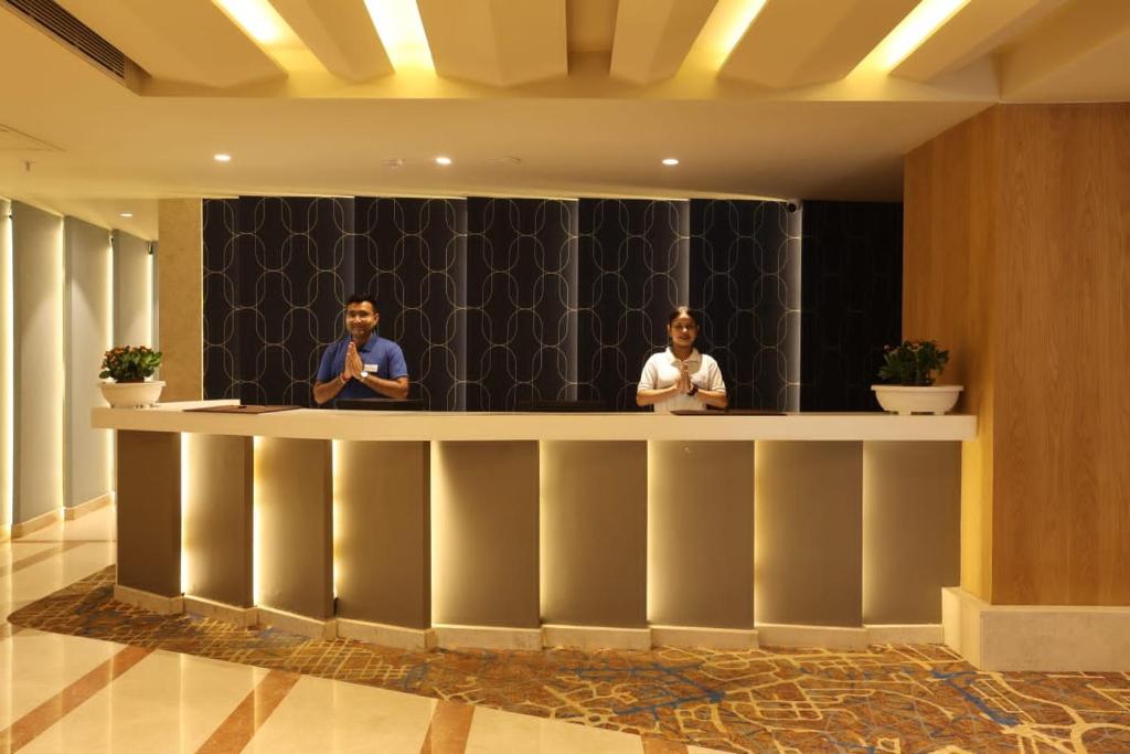 Členové personálu v ubytování Citadel Sarovar Portico Bengaluru