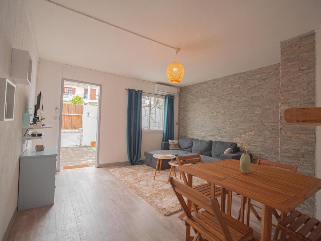 F2 la source Saint Denis proche du CHU, SaintDenis (tarifs