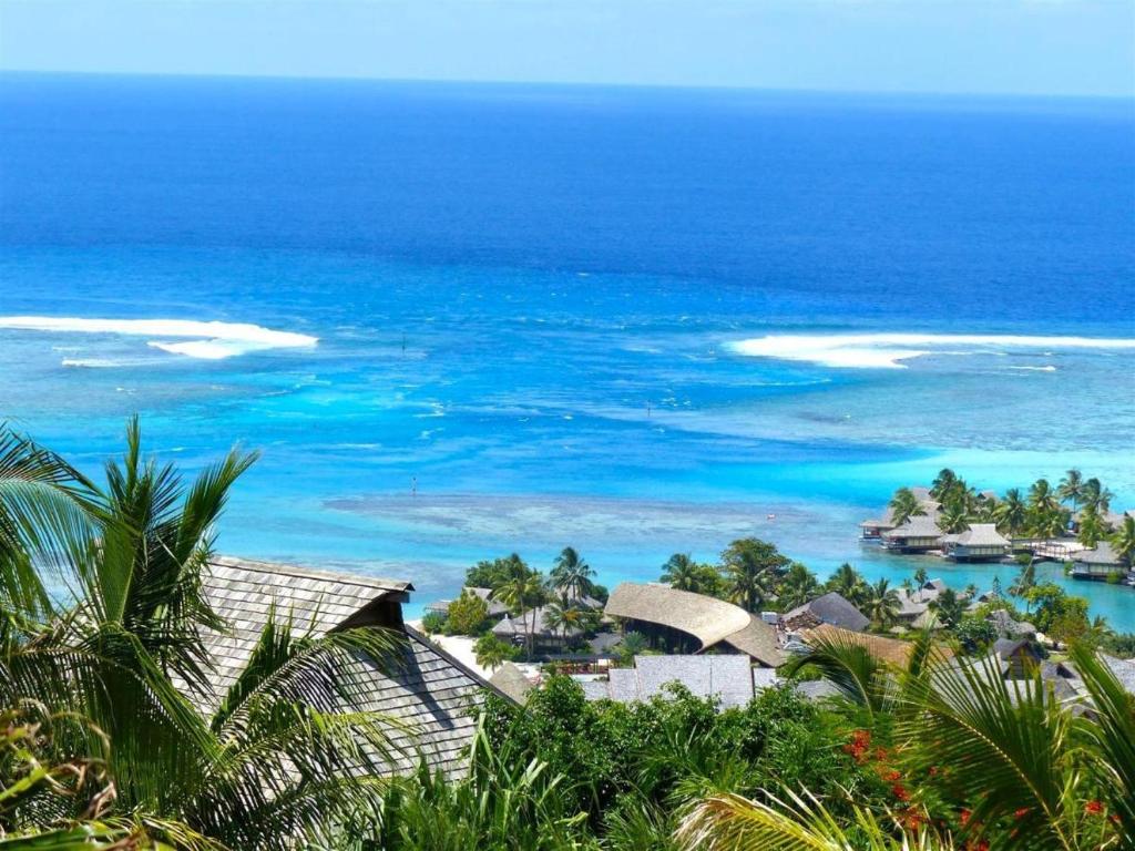 a view of the ocean from a resort at Villa Rei in Papetoai