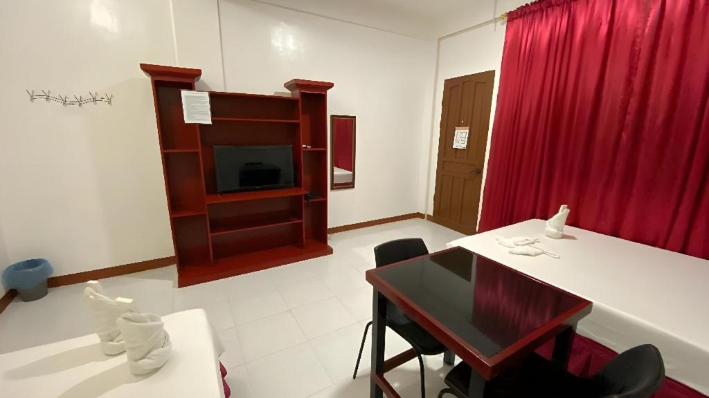TV a/nebo společenská místnost v ubytování DESTINY'S PLACE HOTEL - STAY COOL THIS SUMMER! COLD ROOMS!! CHEAPEST RATE! NEAR ROBINSONs XENTRO MALL!!