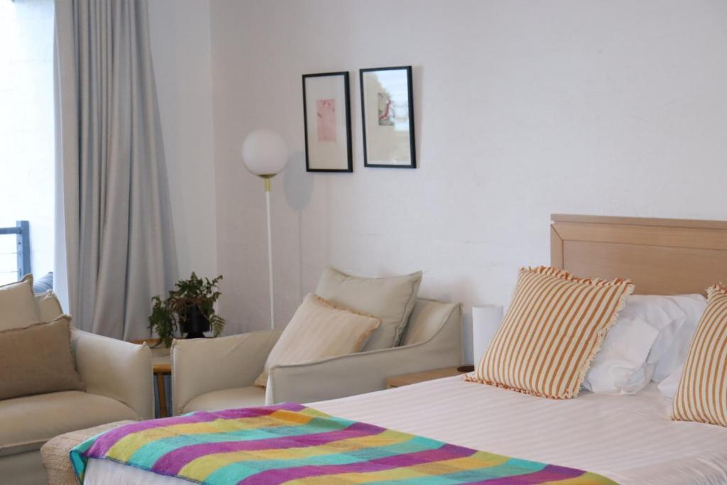 Postel nebo postele na pokoji v ubytování Lorne Surf Apartments