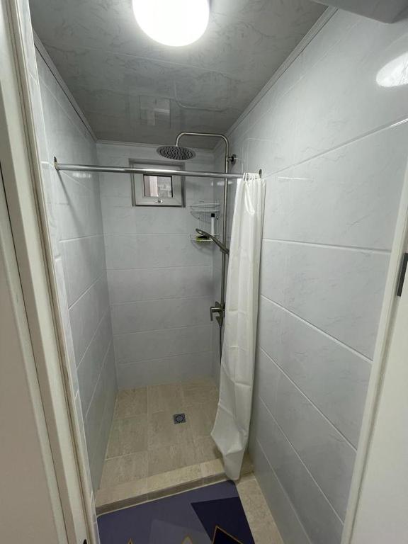 Koupelna v ubytování Guest House Semetei