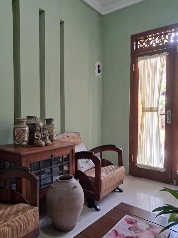 Posezení v ubytování Griya Jene Homestay Syariah