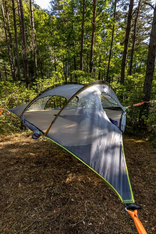 Příroda nedaleko luxury tent