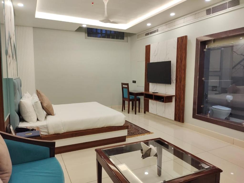 TV a/nebo společenská místnost v ubytování Hotel Leela Grande