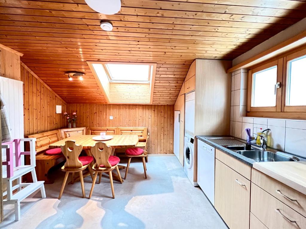 Η κουζίνα ή μικρή κουζίνα στο ”Heimet” im Berner Oberland