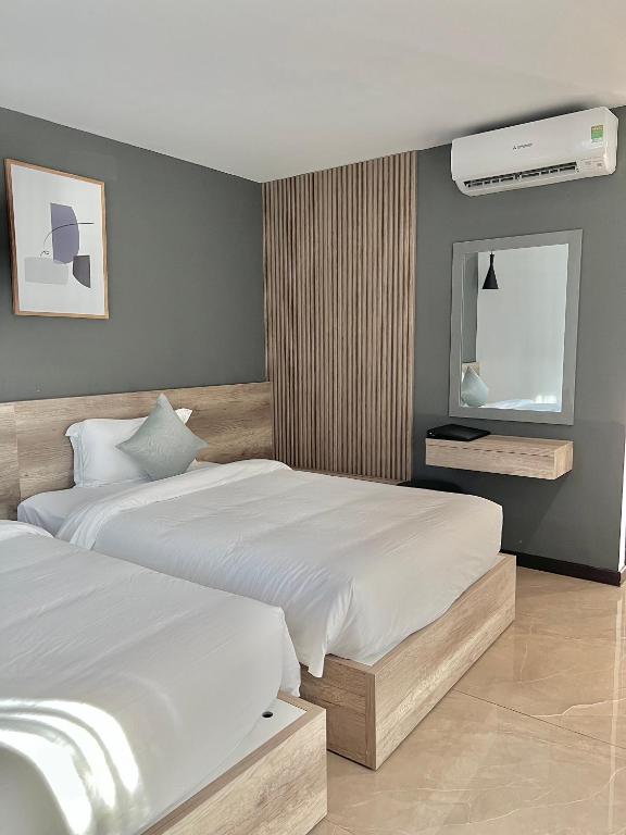 La Sera Suites Nha Trang - 阳台的双人间