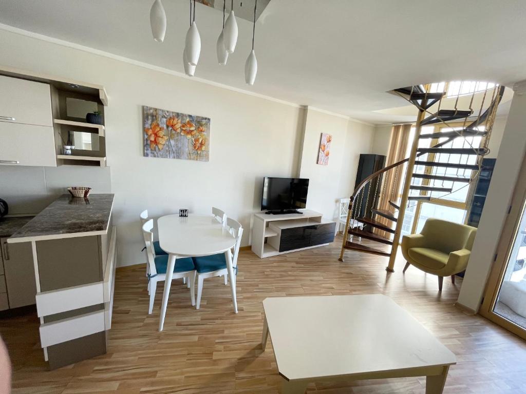 Телевизор и/или развлекательный центр в Sea view apartment