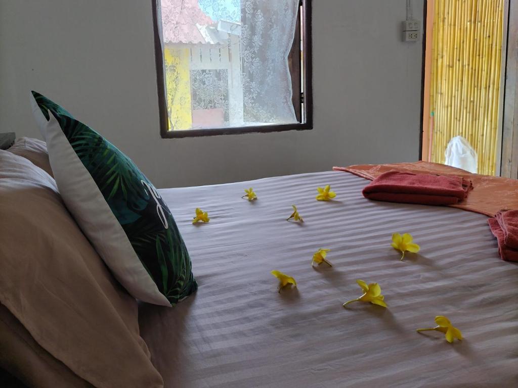 Postel nebo postele na pokoji v ubytování Lanta Rabbit Rooms