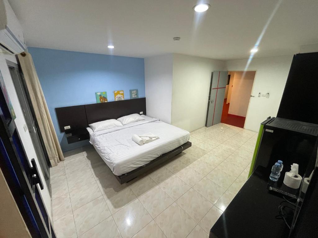Postel nebo postele na pokoji v ubytování Islanda Hotel Patong
