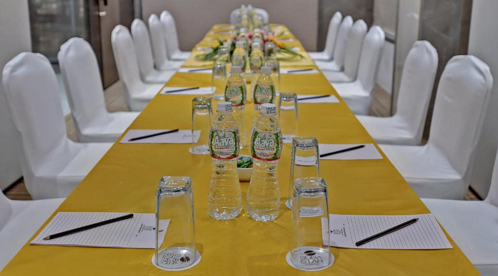 Nápoje v ubytování Hotel Suba Star Ahmedabad