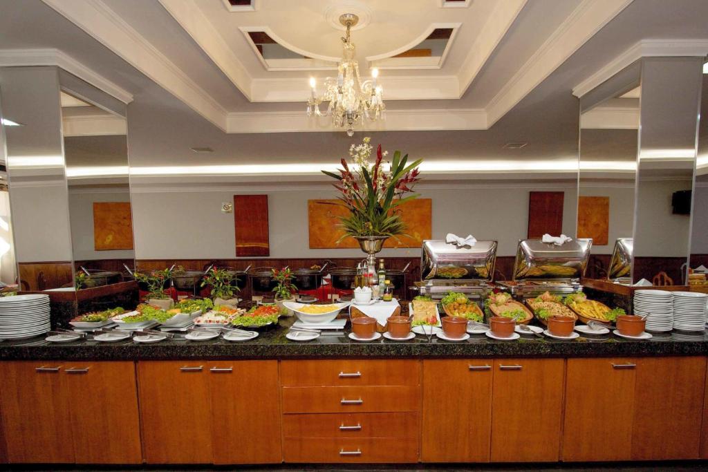  Bristol Exceler Plaza Hotel