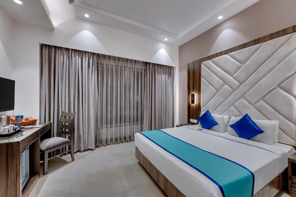 Postel nebo postele na pokoji v ubytování Hotel Suba Star Ahmedabad
