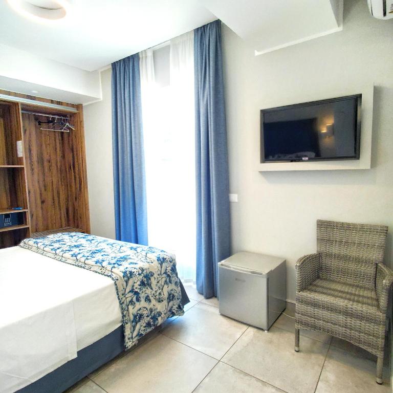 TV a/nebo společenská místnost v ubytování Piccolo Hotel