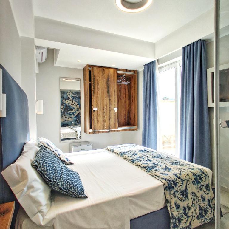 Postel nebo postele na pokoji v ubytování Piccolo Hotel