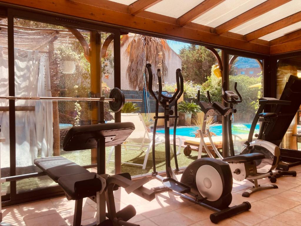 The fitness centre and/or fitness facilities at chez Guy