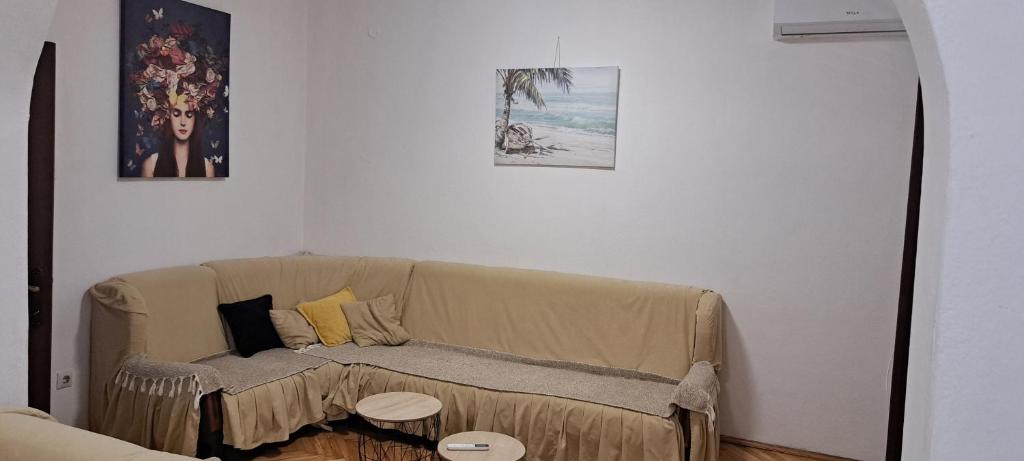 A seating area at Bakovic Apartmani