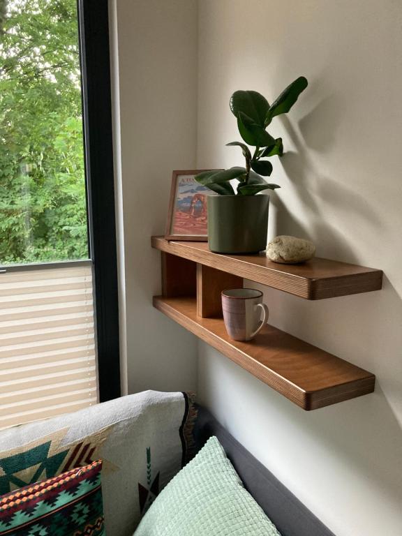 Fotografie z fotogalerie ubytování Tiny House im Seecontainer mit Parkplatz, Glasfaser, Netflix, Veranda und gehobener Ausstattung v destinaci Koburg