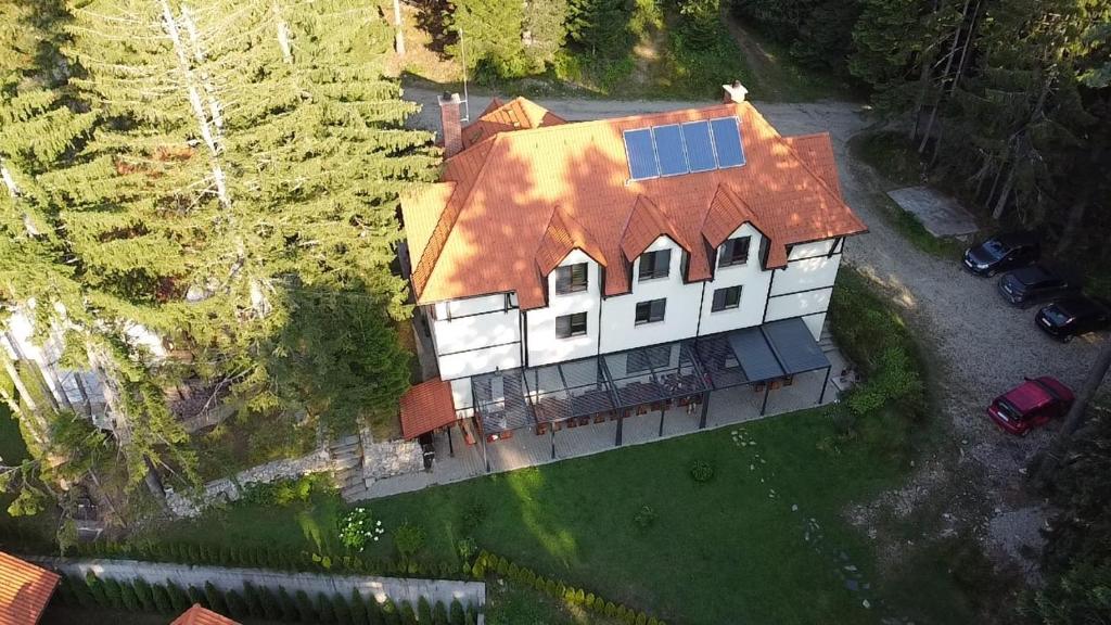 an aerial view of a house with a solar roof at Villa Eva in Panichishte